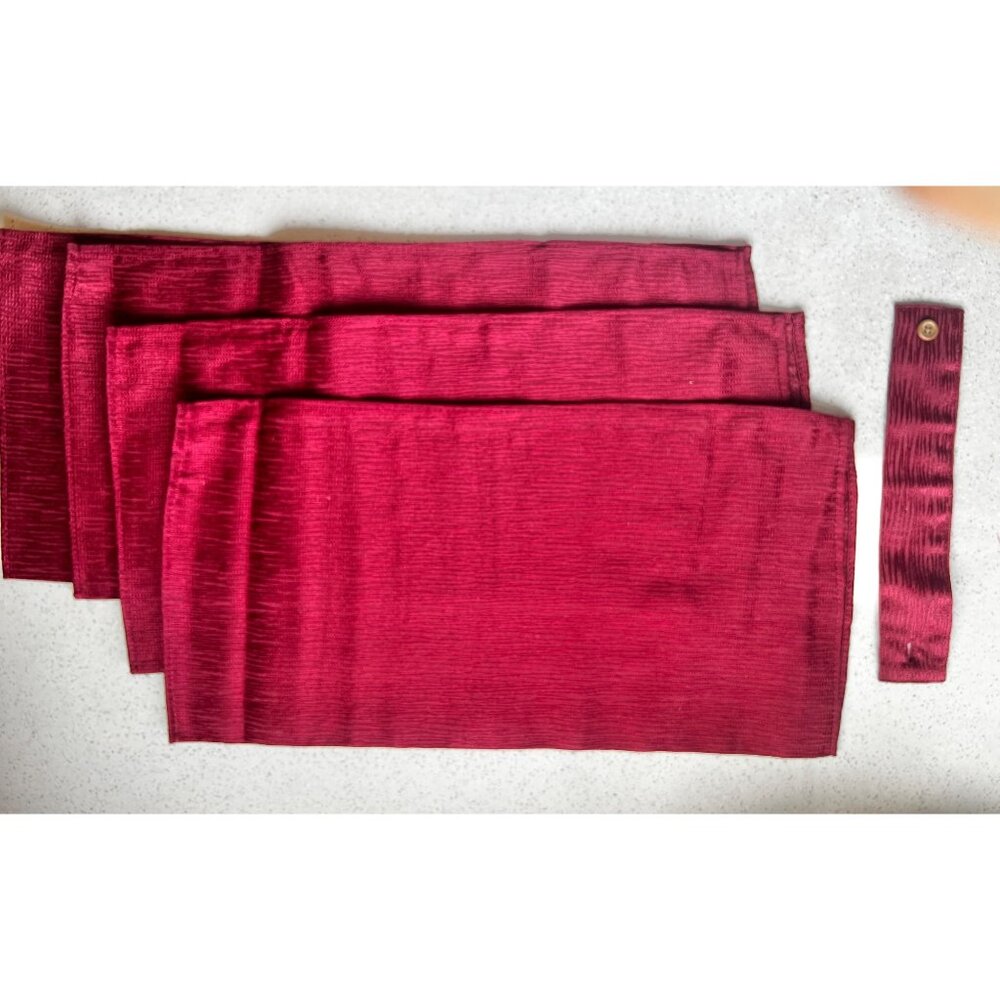 Set Of 4 Red Textured Cloth Napkins 17" X 17" Polyester & Cotton Blend EUC